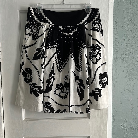 Source Unknown Dresses & Skirts - Black and White A-Line PleatedSkirt with subtle metallic silver dots. Size M